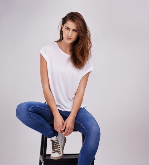 model-wearing-white-t-shirt